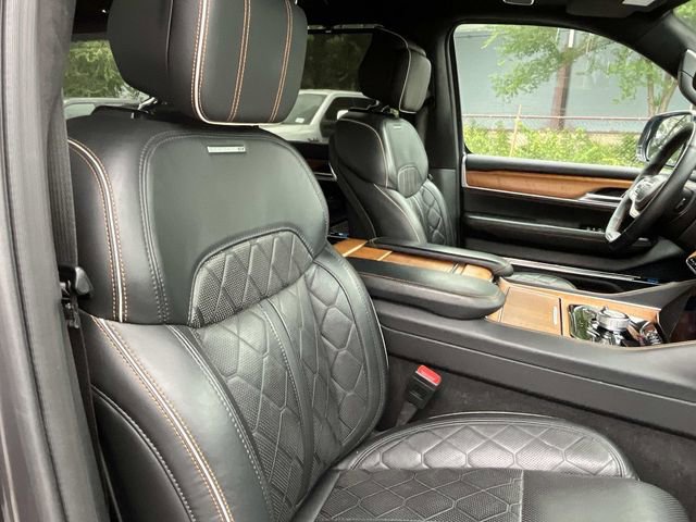 Used 2024 Jeep Grand Wagoneer L Series III AWD/4WD image 33