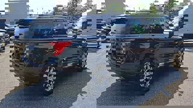 Certified 2022 Ford Explorer XLT w/ Equipment Group 202A image 8