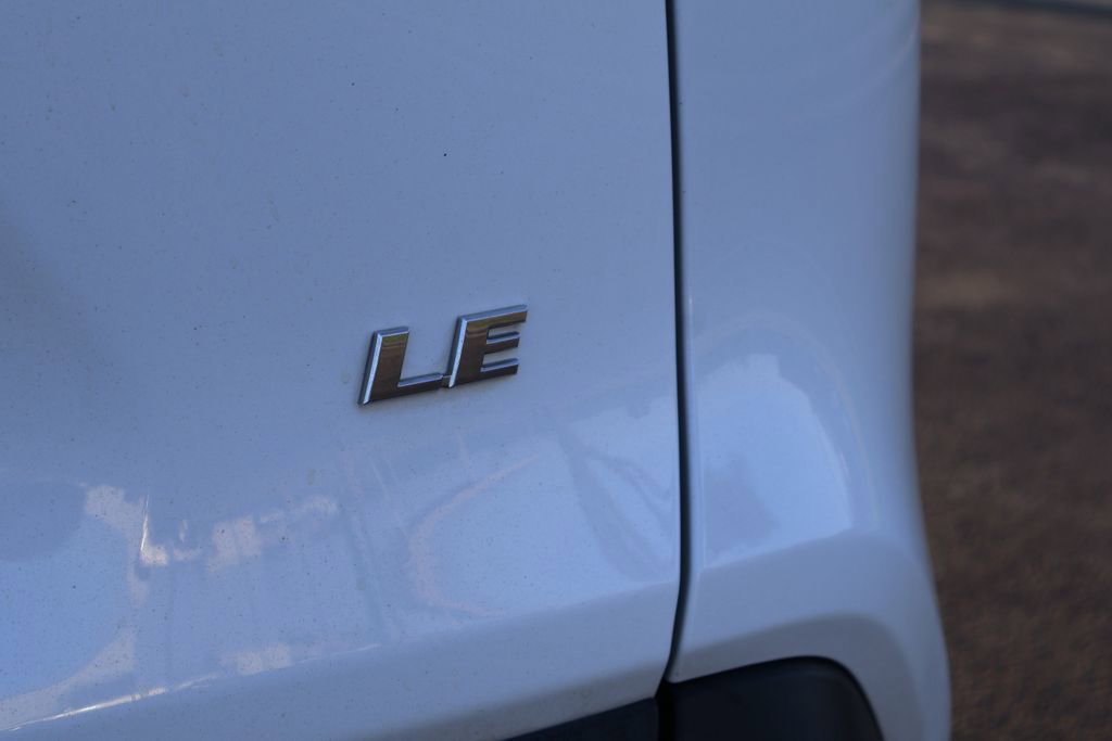 Used 2021 Toyota RAV4 LE FWD image 12