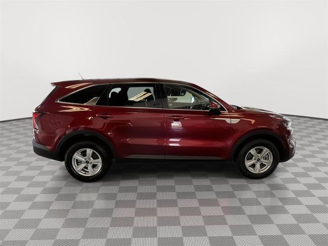 Used 2022 Kia Sorento LX image 2