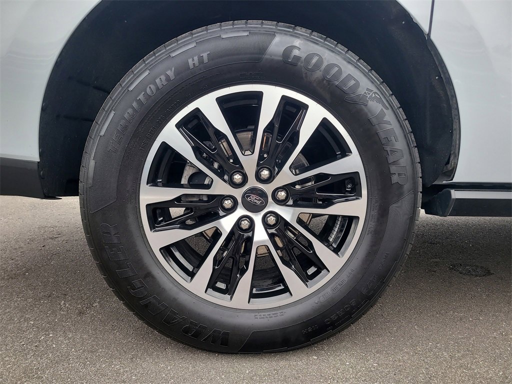 Certified 2025 Ford Expedition Max Platinum image 5