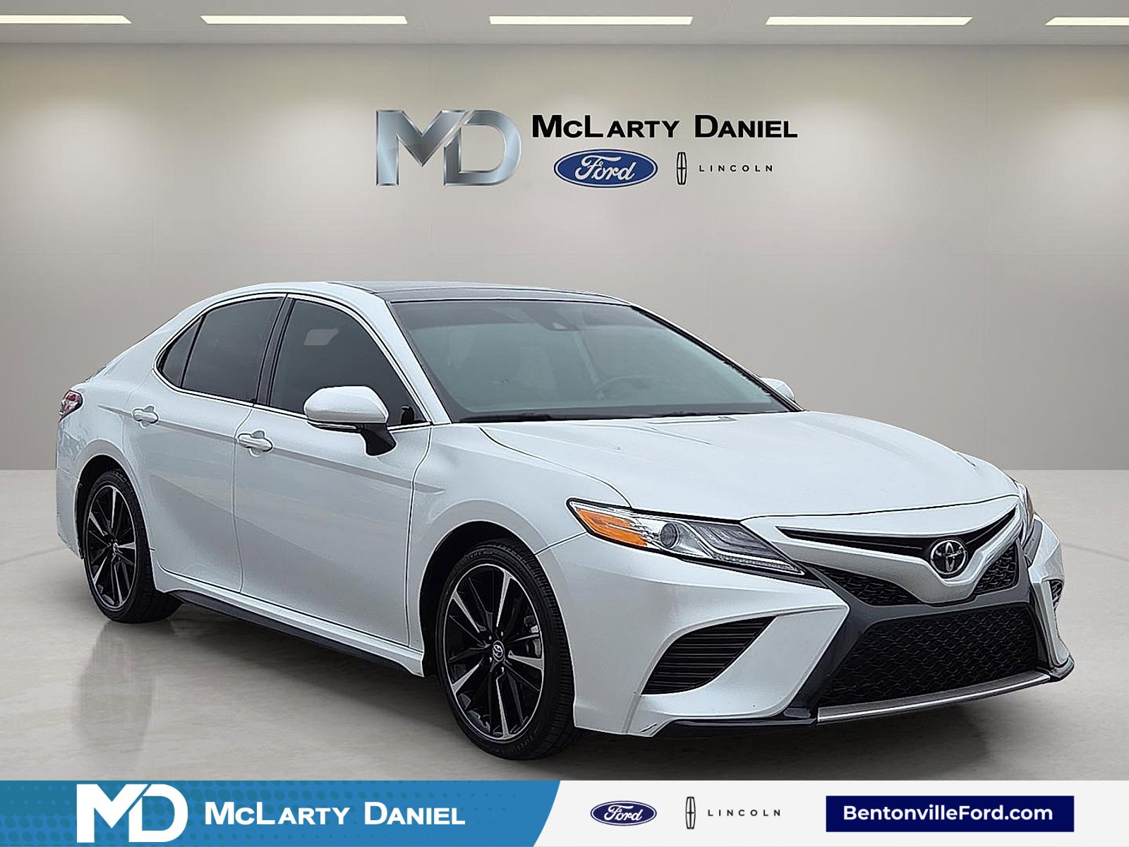 Used 2020 Toyota Camry XSE image 1