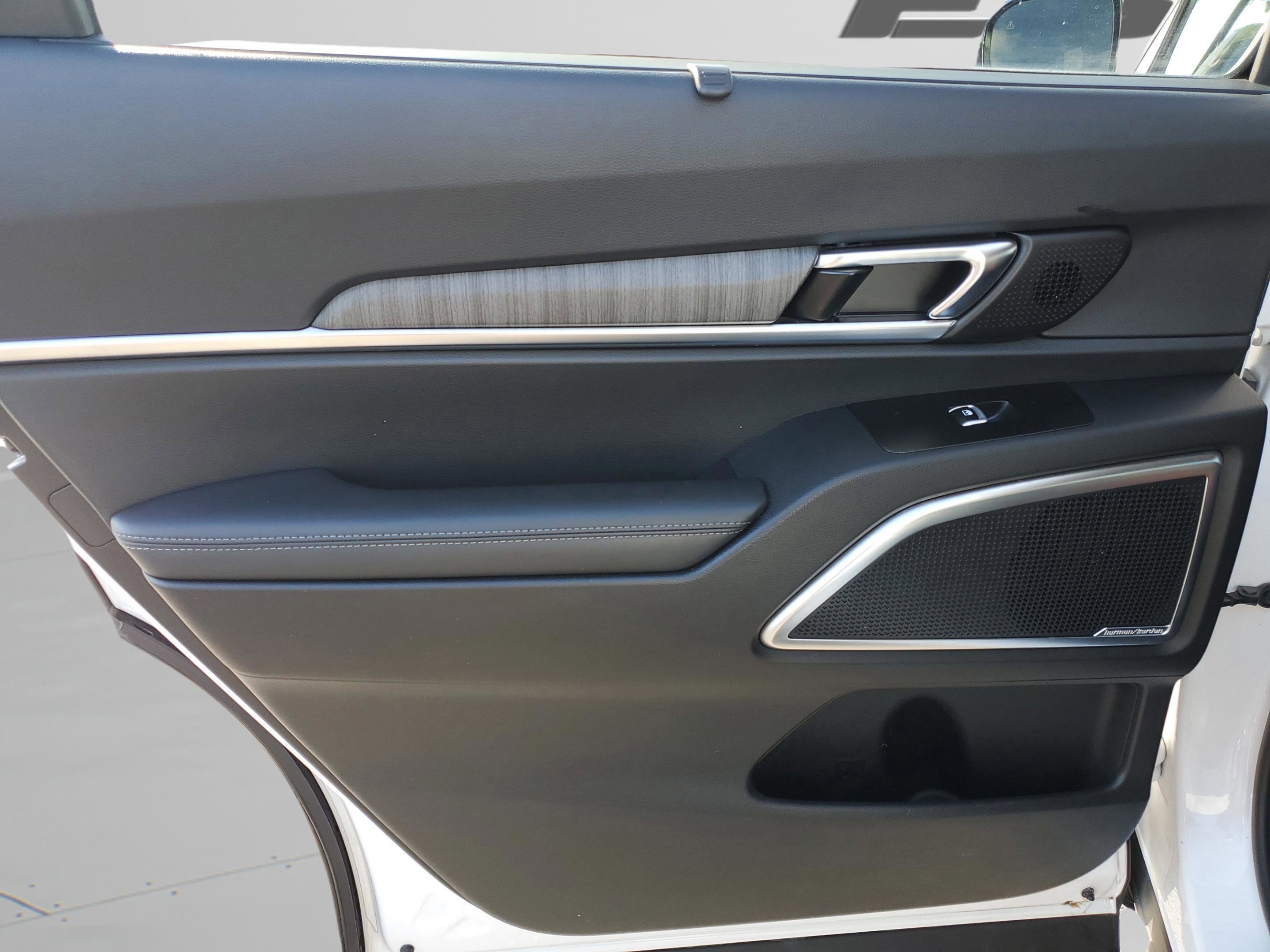 Used 2024 Kia Telluride SX image 17