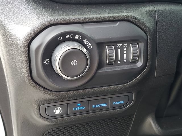 Used 2022 Jeep Wrangler Unlimited Sahara w/ Cold Weather Group AWD/4WD image 7
