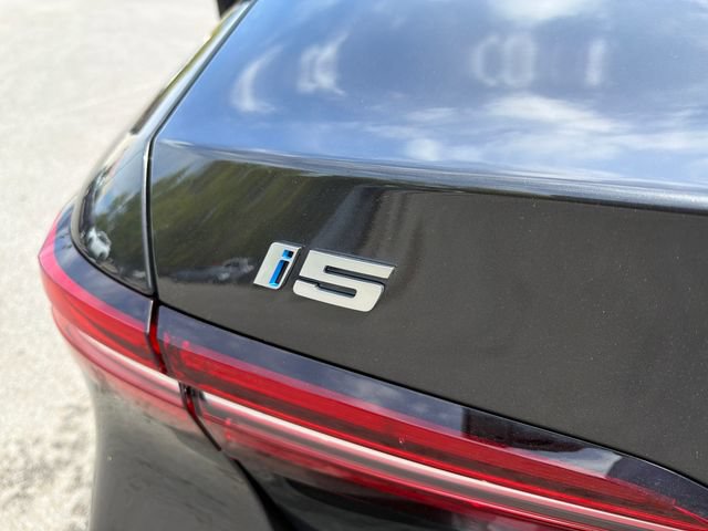 Used 2025 BMW i5 xDrive40 w/ Premium Package AWD/4WD image 31