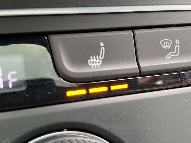 Used 2020 Volkswagen Atlas Cross Sport SE w/ Panoramic Sunroof Package image 32