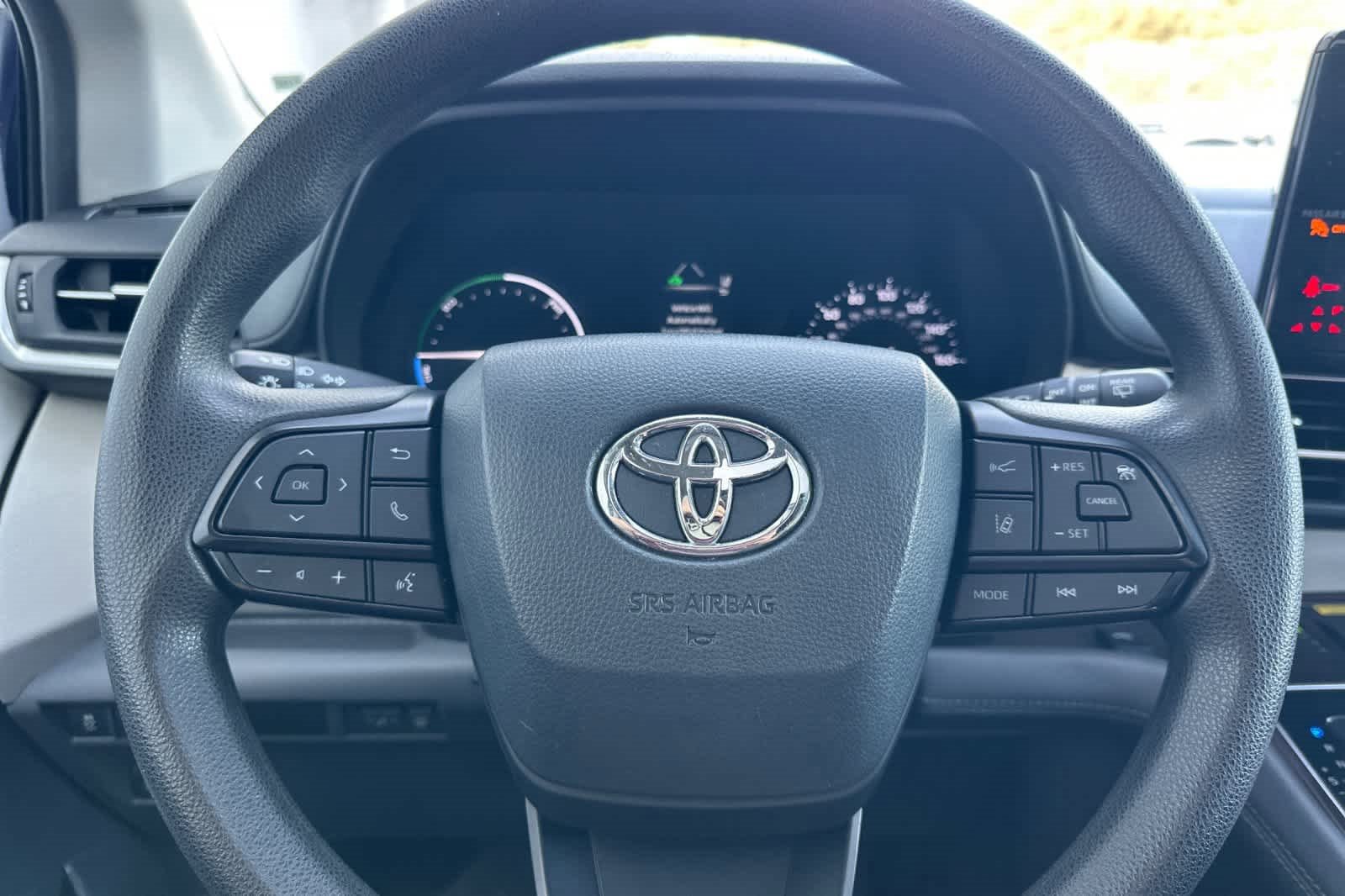 Used 2024 Toyota Sienna LE w/ LE Plus Package image 25