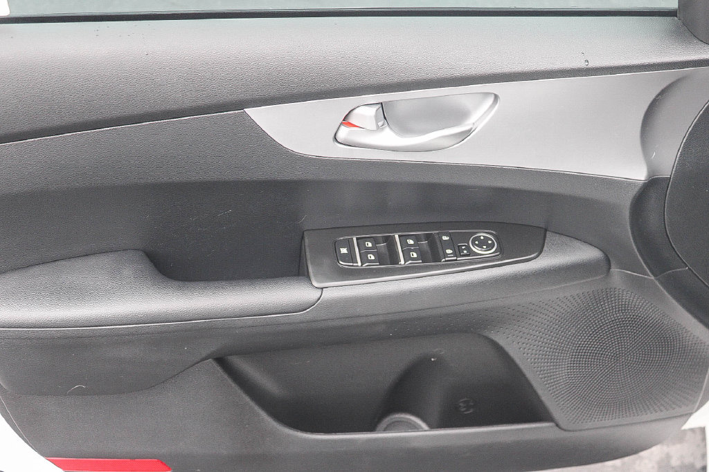 Used 2022 Kia Forte LXS FWD image 23