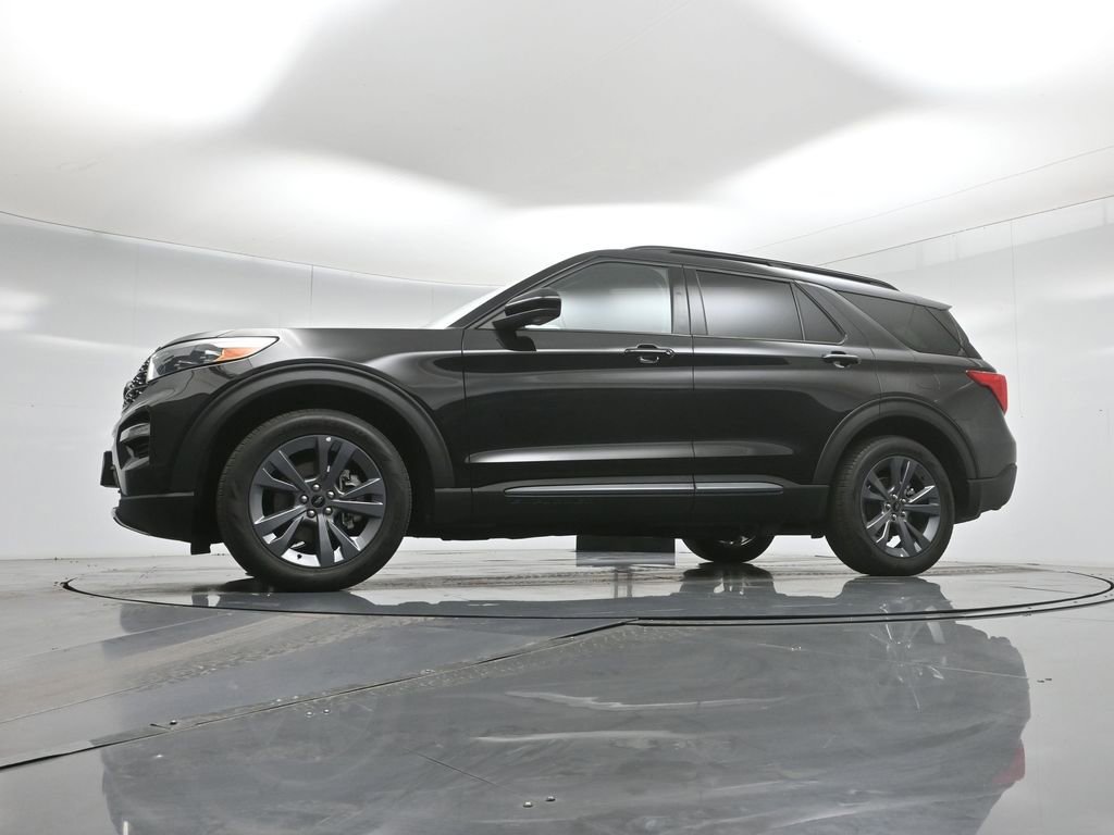 Certified 2022 Ford Explorer XLT w/ Equipment Group 202A image 8