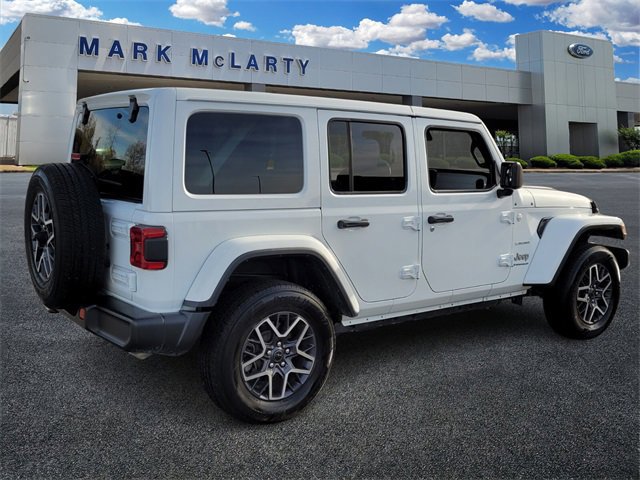 Used 2024 Jeep Wrangler Sahara image 5