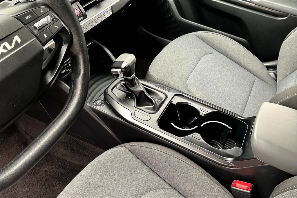 Used 2025 Kia K4 FWD image 19