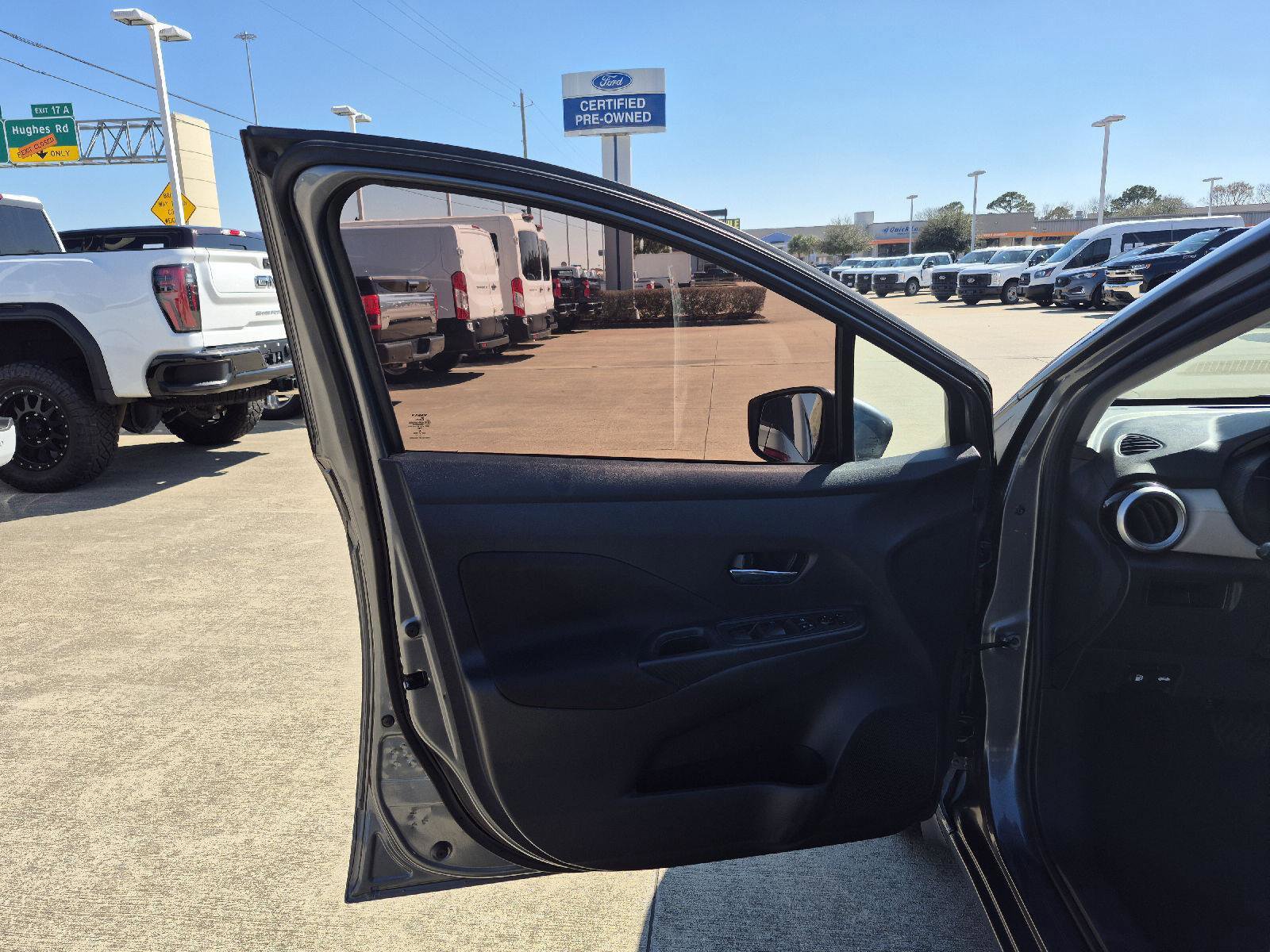 Used 2021 Nissan Versa SV image 7