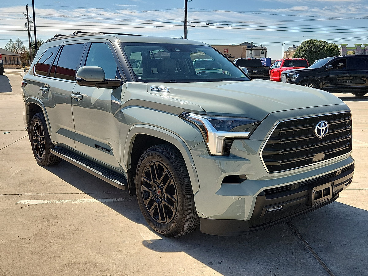 Used 2024 Toyota Sequoia SR5 w/ SR5 Premium Package AWD/4WD image 5