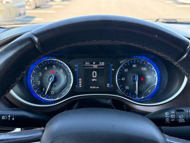 Used 2018 Chrysler Pacifica Touring-L FWD image 19