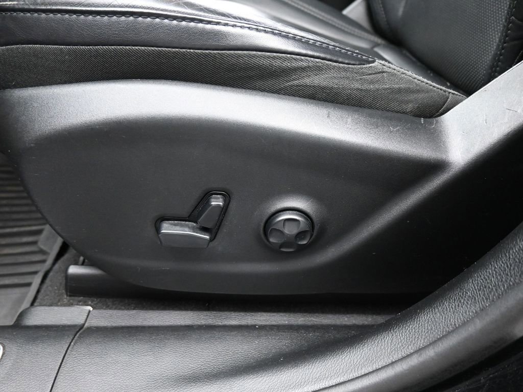 Used 2019 Jeep Cherokee Limited w/ Technology Group image 38