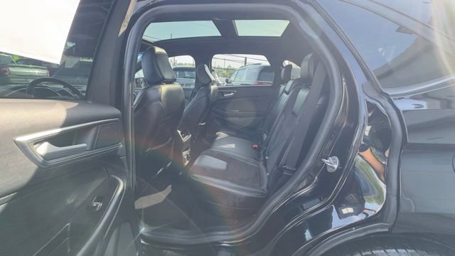Certified 2020 Ford Edge ST w/ Cold Weather Package AWD/4WD image 17