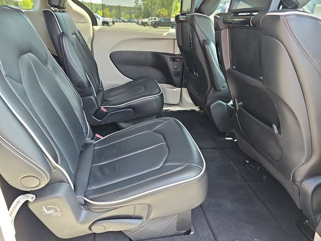 Used 2023 Chrysler Pacifica Limited w/ Uconnect Theater Family Group AWD/4WD image 12