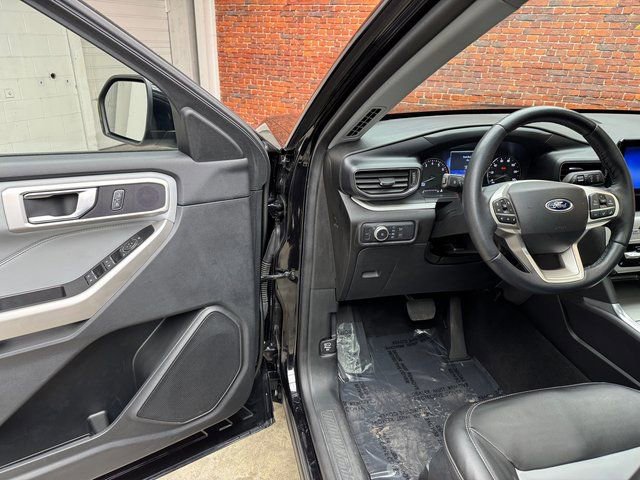 Certified 2022 Ford Explorer XLT w/ Equipment Group 202A image 10