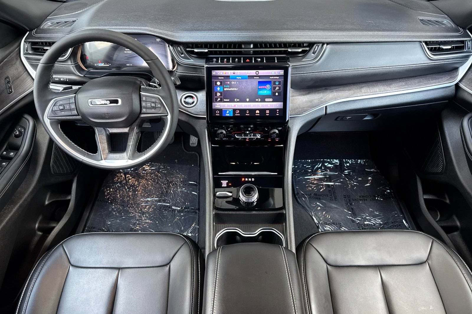 Used 2025 Jeep Grand Cherokee L Limited w/ Black Appearance Package AWD/4WD image 14
