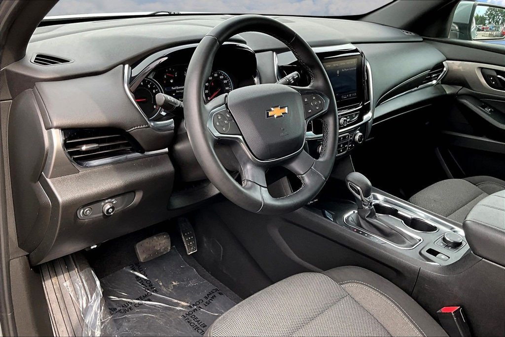 Used 2023 Chevrolet Traverse LT w/ LPO, Cargo Package AWD/4WD image 19