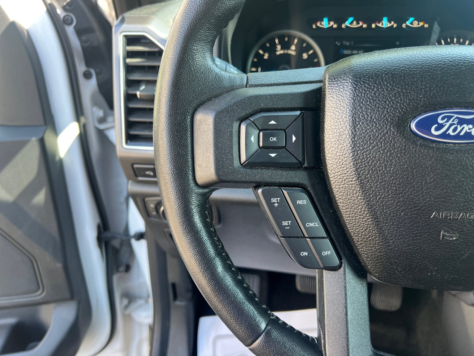 Certified 2018 Ford F150 XLT w/ Equipment Group 302A Luxury AWD/4WD image 13