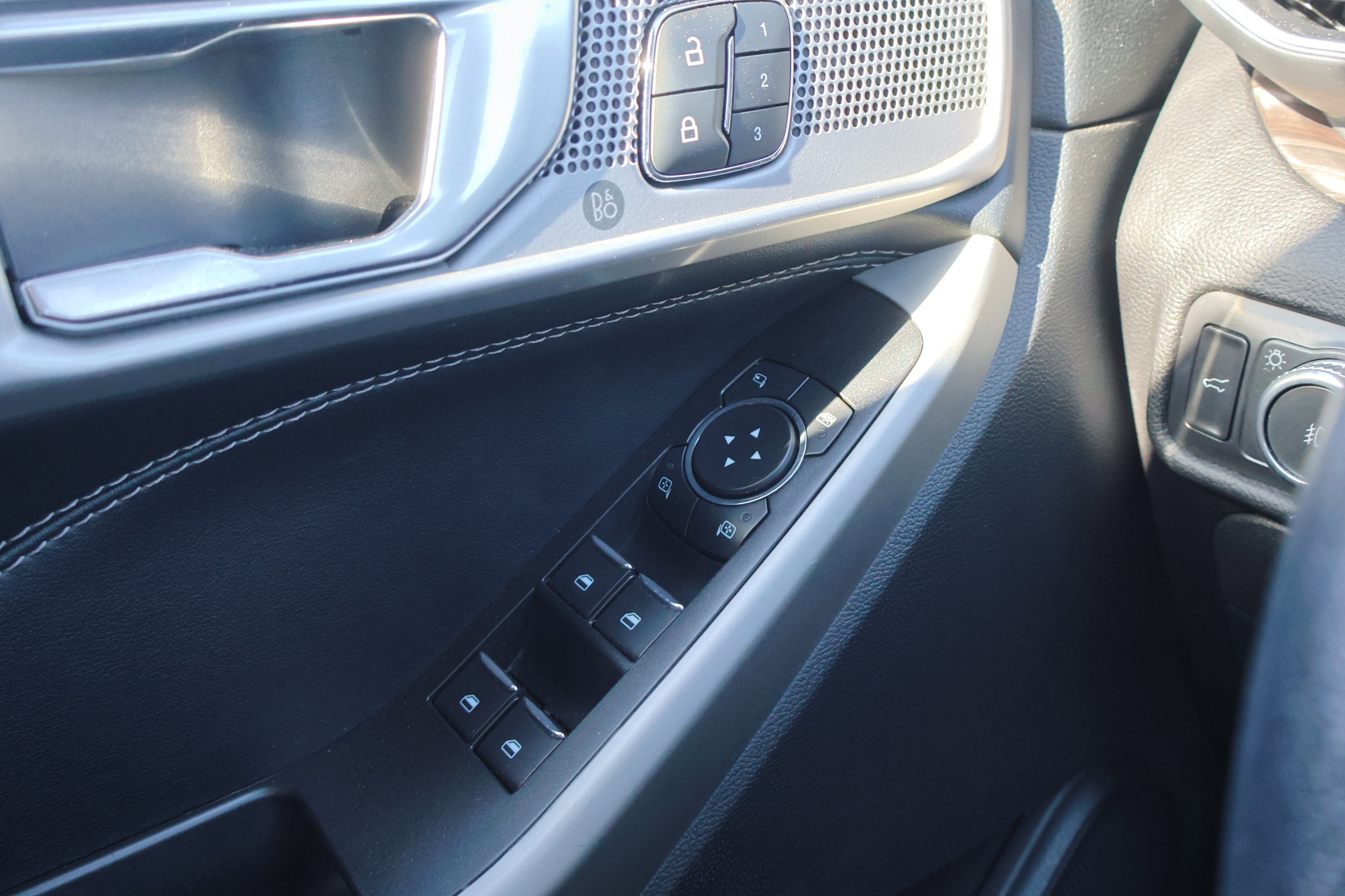 Certified 2022 Ford Explorer Limited w/ Equipment Group 301A image 17