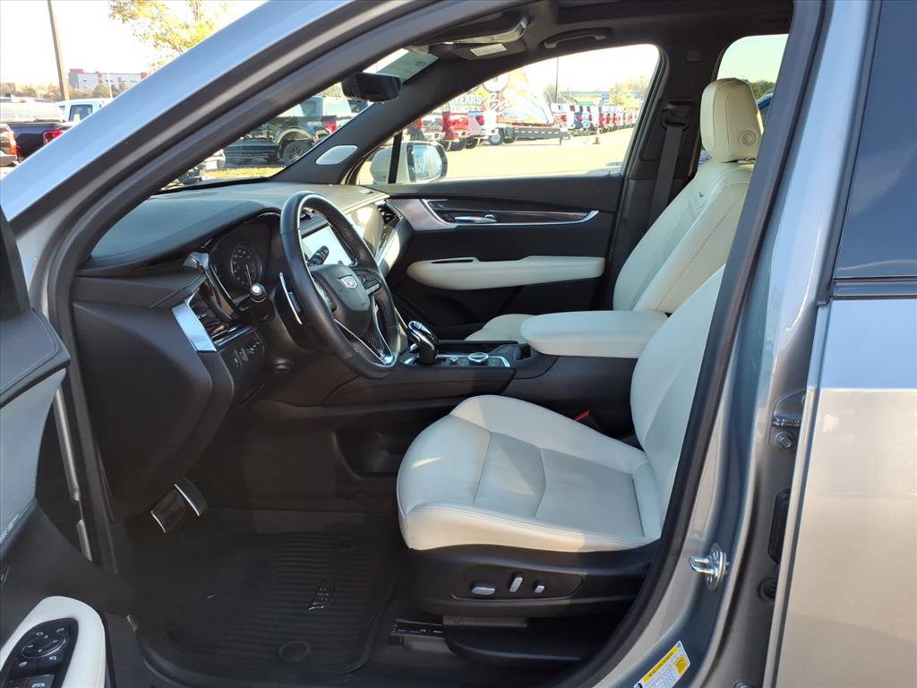 Used 2024 Cadillac XT6 Sport w/ Technology Package image 11