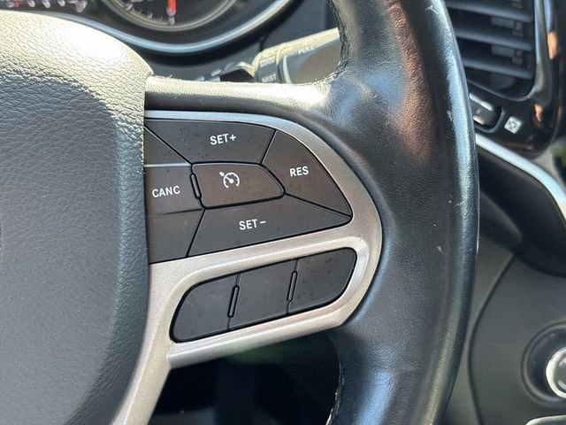 Used 2020 Jeep Cherokee Limited image 29