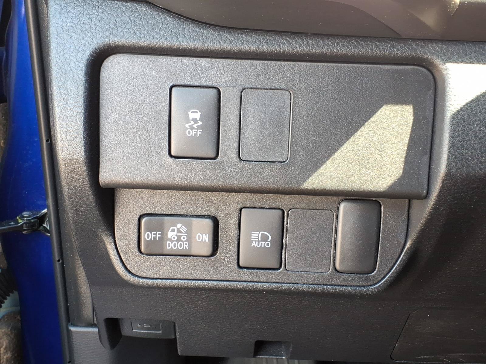 Used 2023 Toyota Tacoma SR5 w/ Technology Package AWD/4WD image 16