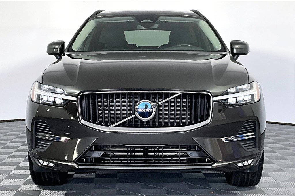 Used 2022 Volvo XC60 B5 Momentum FWD image 3