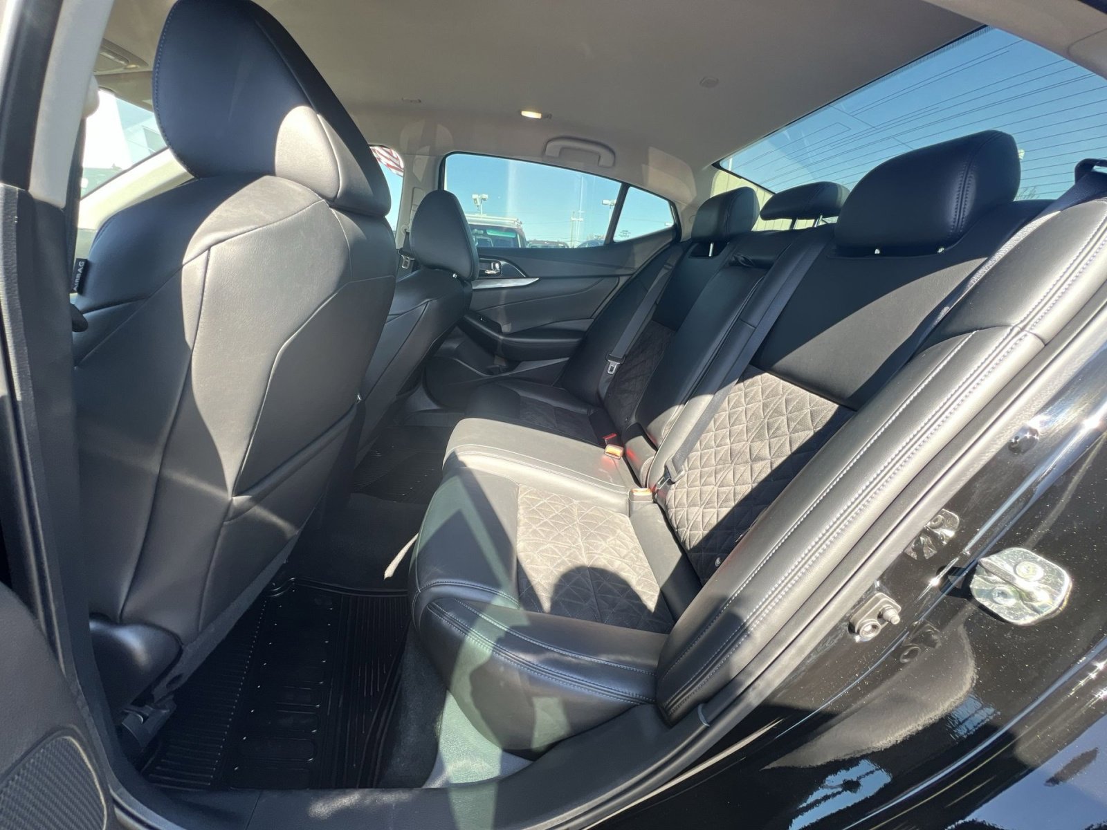 Used 2017 Nissan Maxima SR w/ Midnight Edition image 24