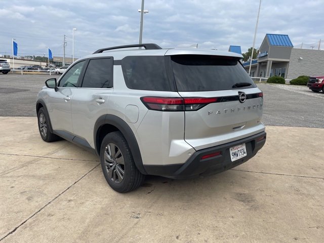 Used 2024 Nissan Pathfinder SV image 3