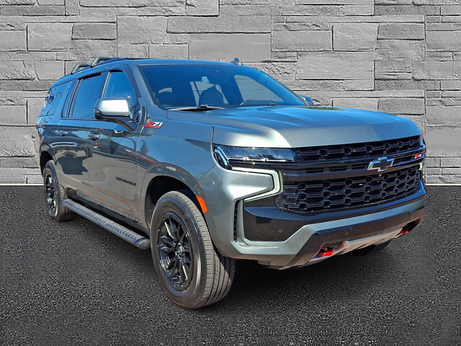 Used 2024 Chevrolet Suburban Z71 w/ Off-Road Capability Package AWD/4WD image 2