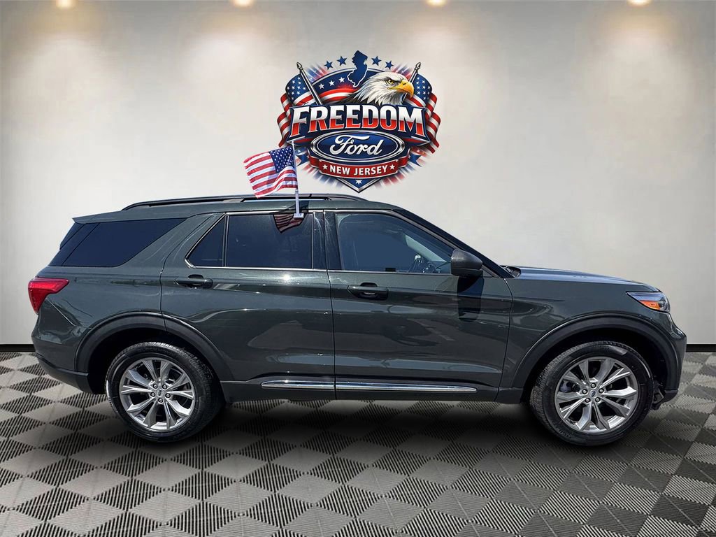 Certified 2022 Ford Explorer XLT w/ Equipment Group 202A AWD/4WD image 3