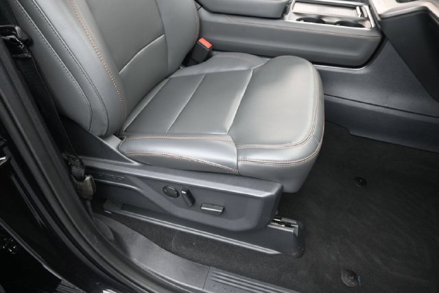 Certified 2025 Ford Expedition Active AWD/4WD image 33