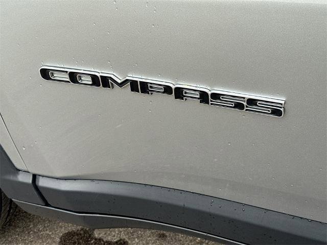 Used 2024 Jeep Compass Latitude image 21