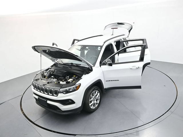 Used 2023 Jeep Compass Latitude AWD/4WD image 45