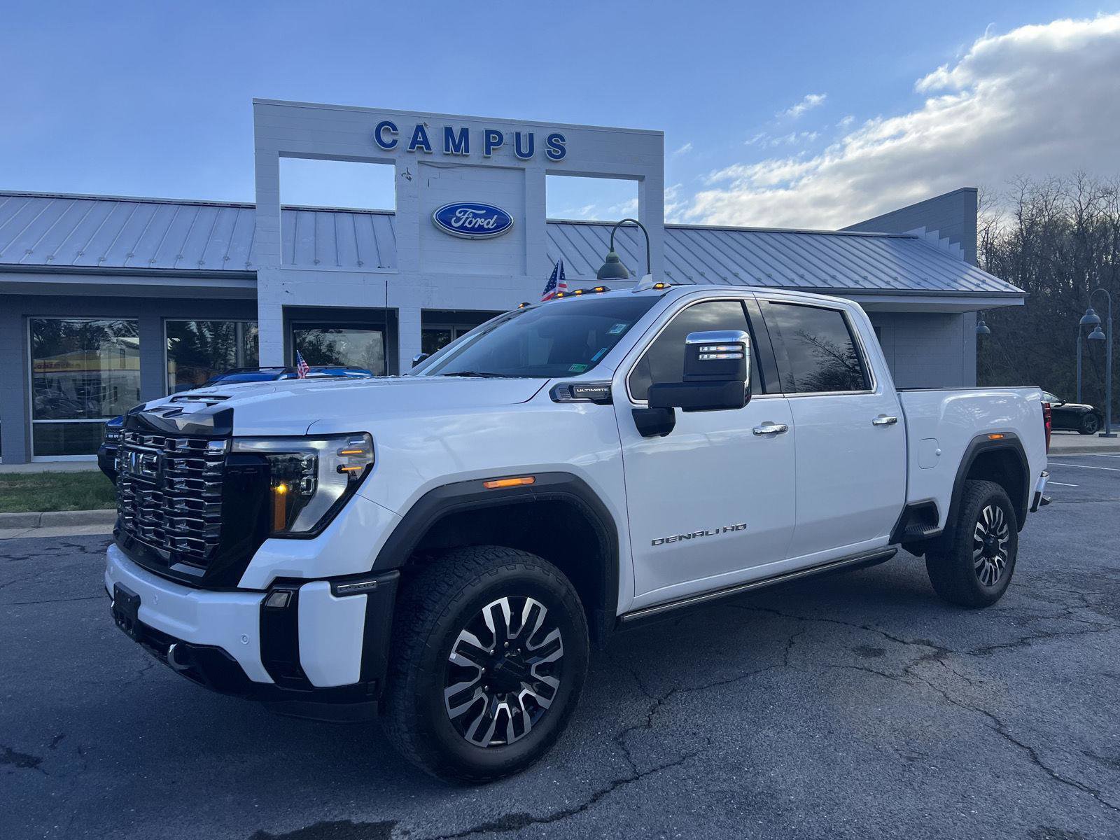 Used 2025 GMC Sierra 2500 Denali Ultimate AWD/4WD image 1