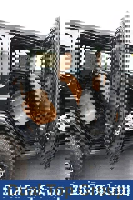 Used 2021 Jeep Wrangler Unlimited Rubicon w/ Dual Top Group AWD/4WD image 30