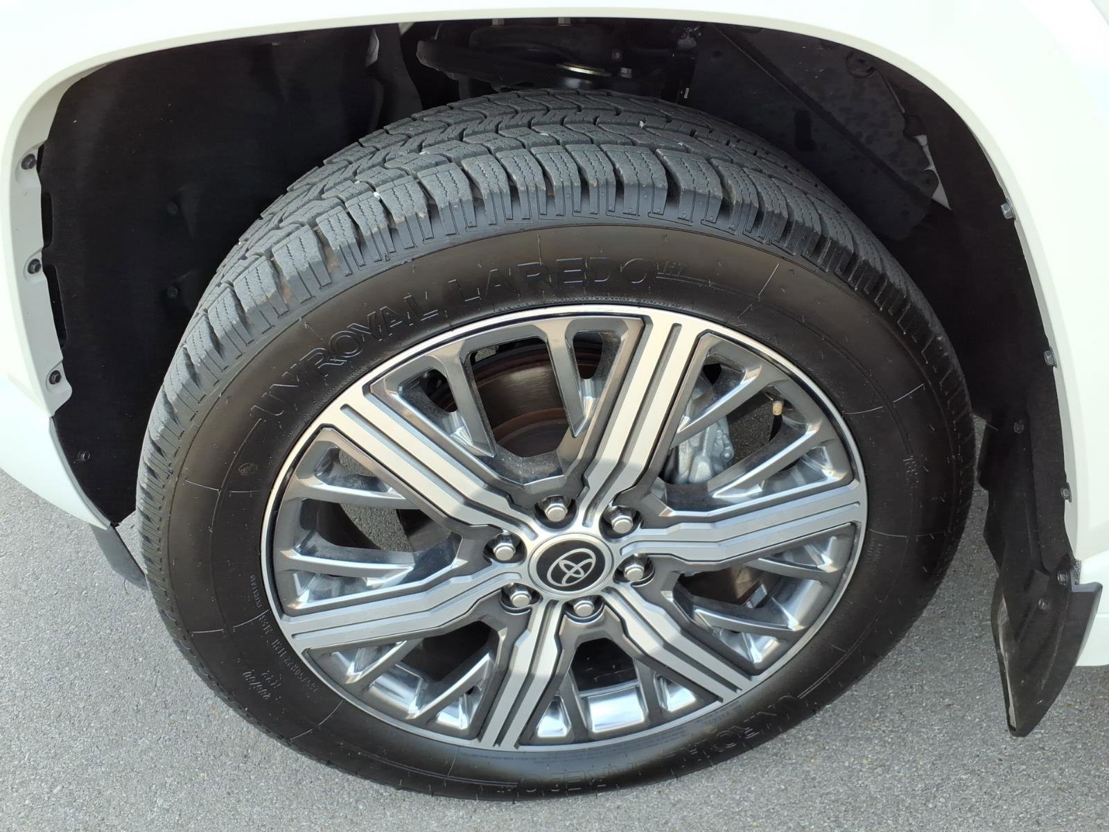 Used 2023 Toyota Sequoia Capstone AWD/4WD image 9