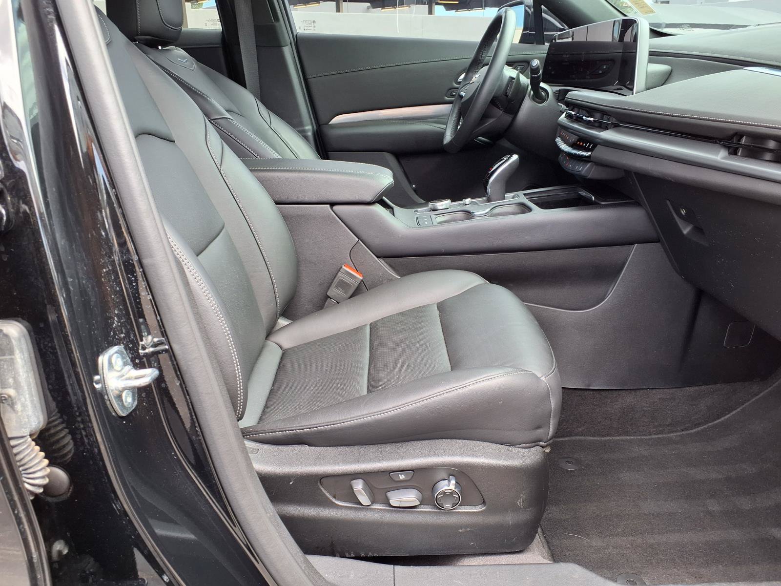 Used 2024 Cadillac XT4 Premium Luxury FWD image 11