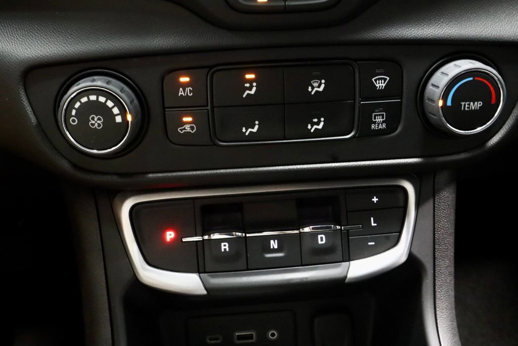 Used 2024 GMC Terrain SLE FWD image 29