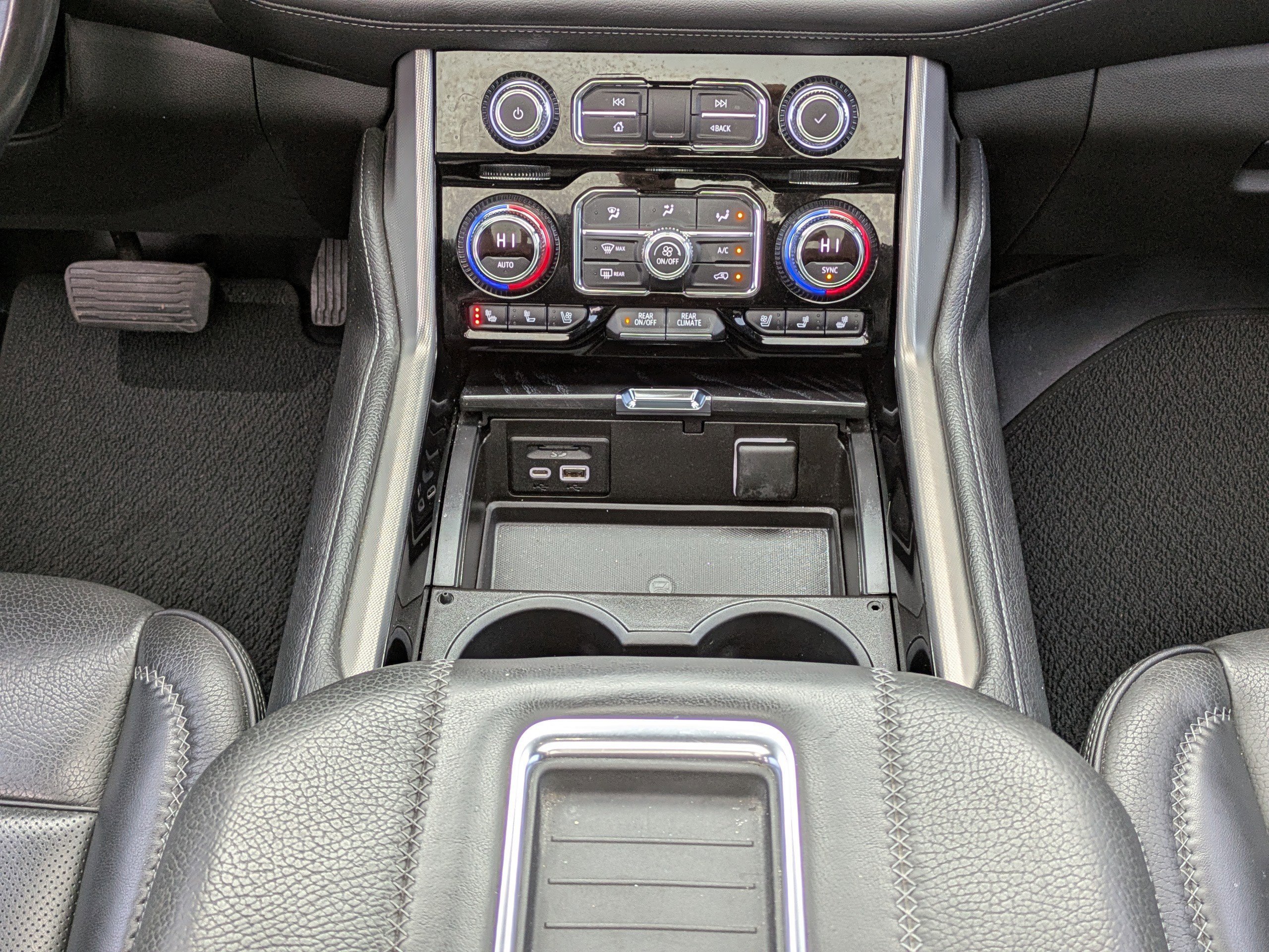 Used 2021 GMC Yukon XL Denali w/ Denali Premium Package image 21