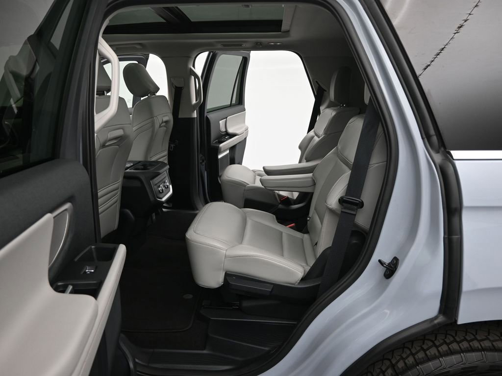Certified 2025 Ford Expedition Active AWD/4WD image 46
