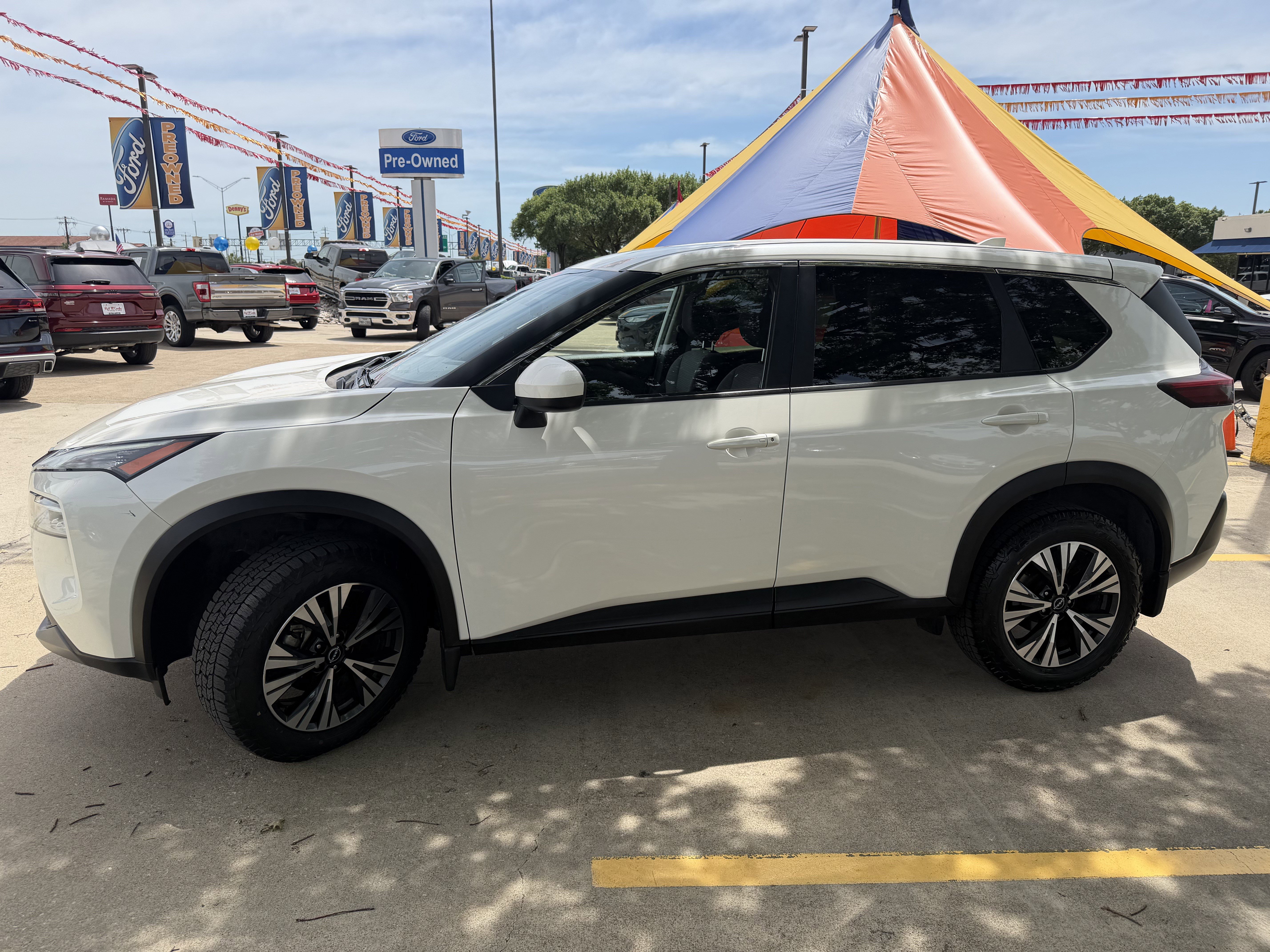 Used 2023 Nissan Rogue SV FWD image 10