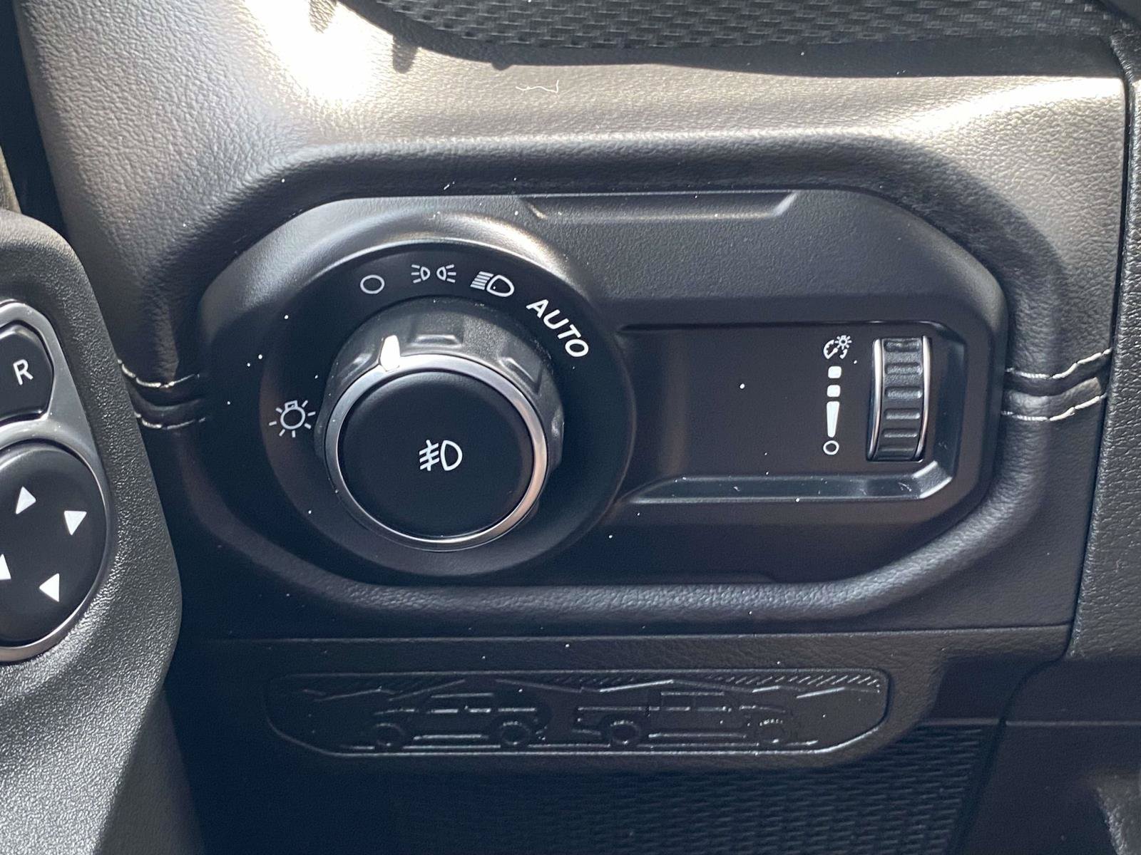 Used 2025 Jeep Wrangler Unlimited Rubicon AWD/4WD image 19