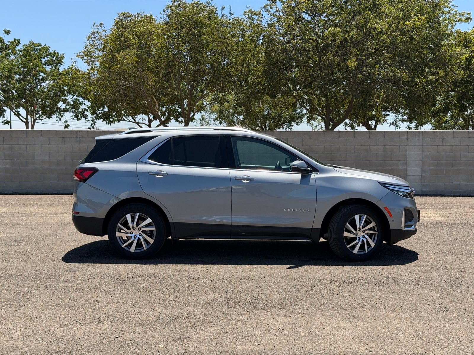 Used 2023 Chevrolet Equinox Premier AWD/4WD video 2