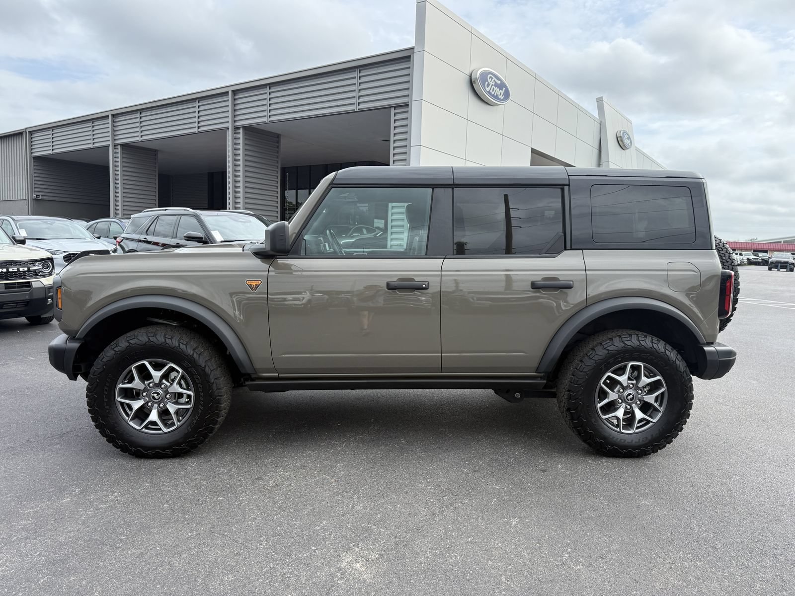 Certified 2025 Ford Bronco Badlands AWD/4WD image 8