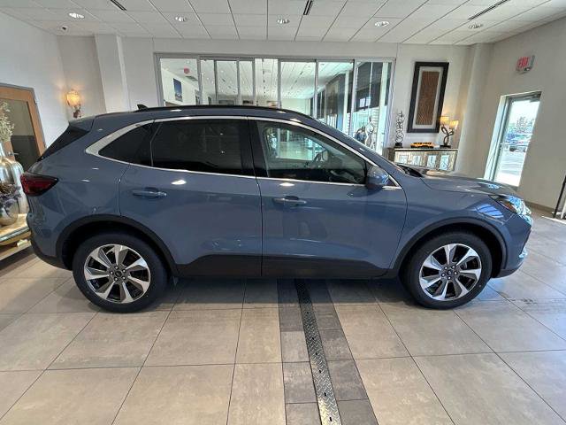 Certified 2024 Ford Escape Platinum AWD/4WD image 2