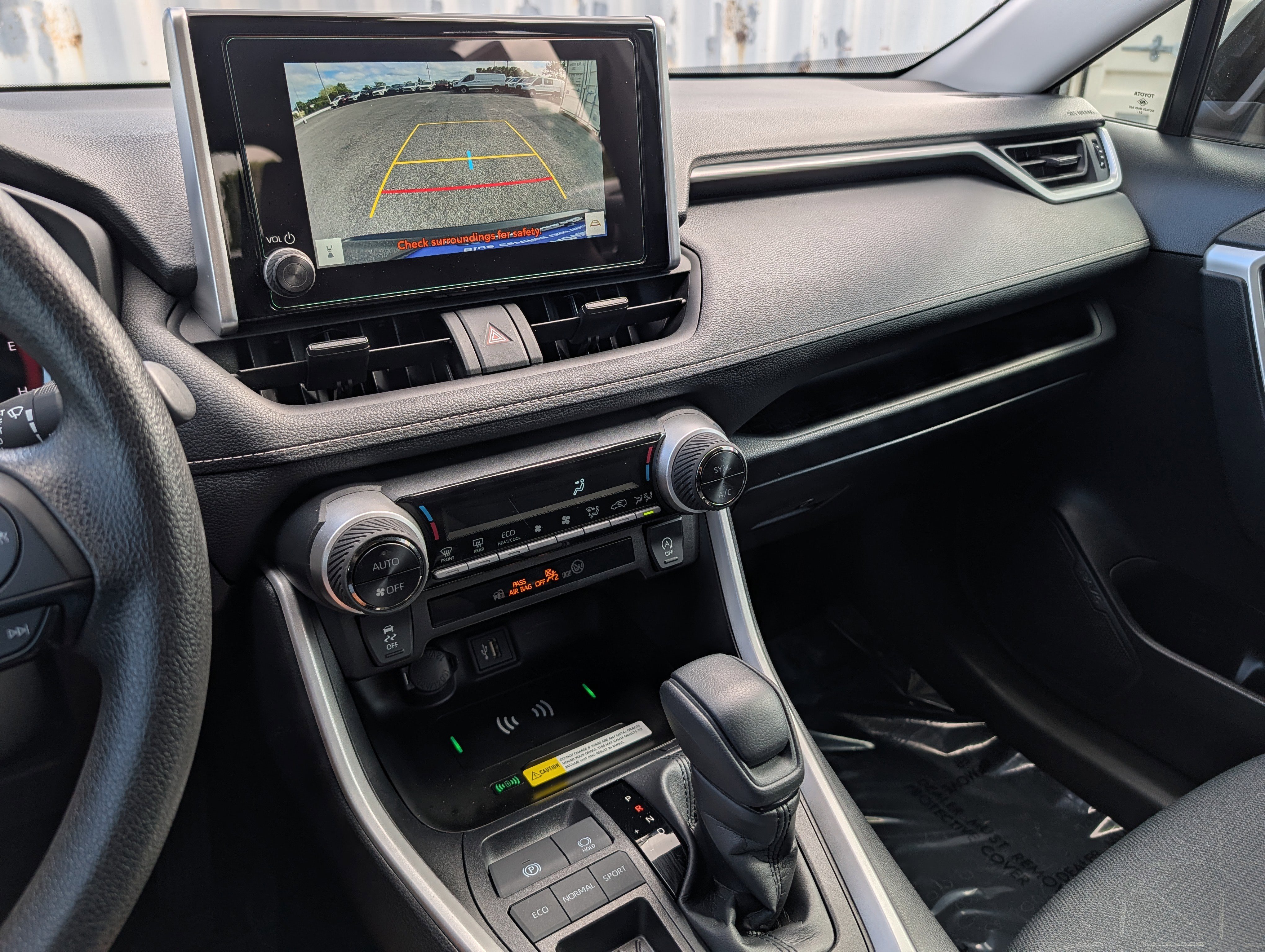 Used 2025 Toyota RAV4 XLE image 29